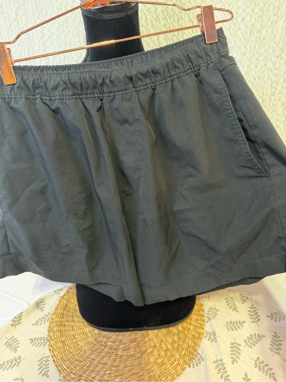 Men’s Hollister small Black Elastic-Waist Casual Shorts